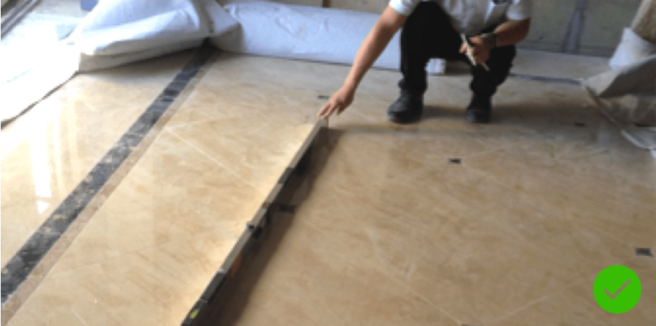 客餐廳地磚是否平整?