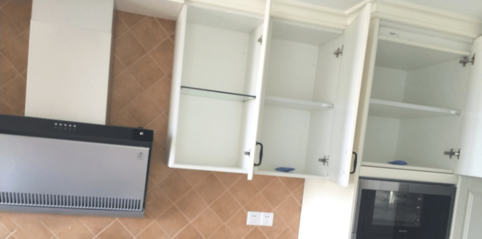 櫥柜是否安裝牢固?